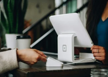 Let’s Speak About: The Execs & Cons of Cashless Methods: Half One