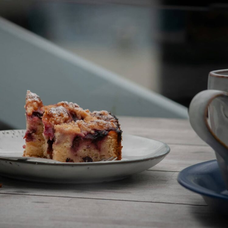 The go-to cake from the pan.