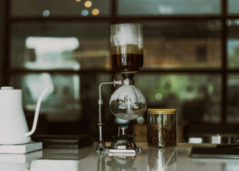 Learn how to brew espresso with a Syphon (Vacuum Pot): A step-by-step information