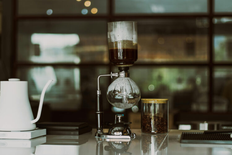 Learn how to brew espresso with a Syphon (Vacuum Pot): A step-by-step information