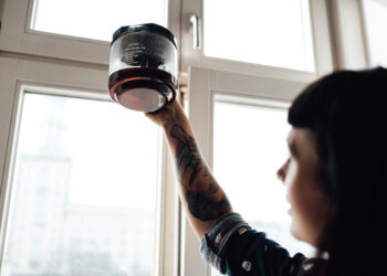 How ought to brewing temperatures range for various espresso roasts?