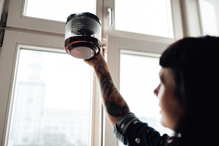 How ought to brewing temperatures range for various espresso roasts?