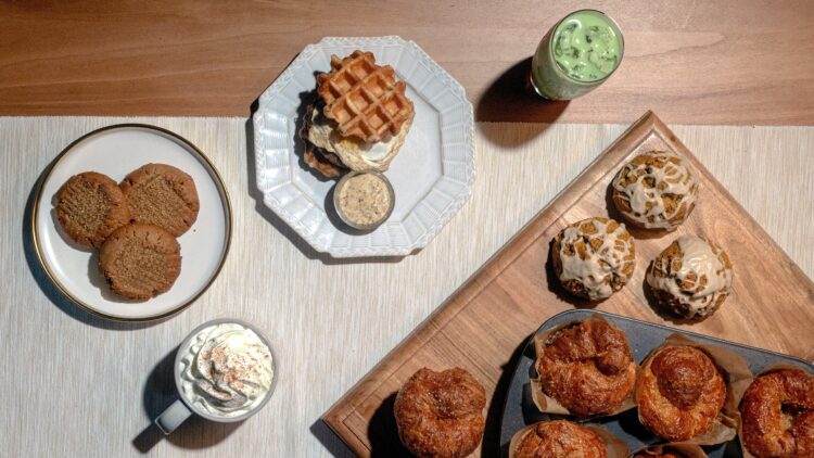 The Baked Maple Pumpkin Latte is again, together with new autumn stunners – Kaldi’s Espresso